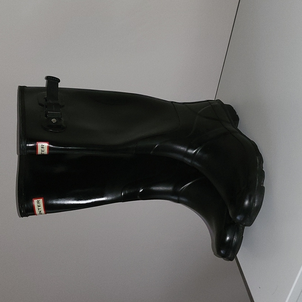 *HUNTER* Wide calf Huntress gloss black boots size 7M but fits 8.5 womens